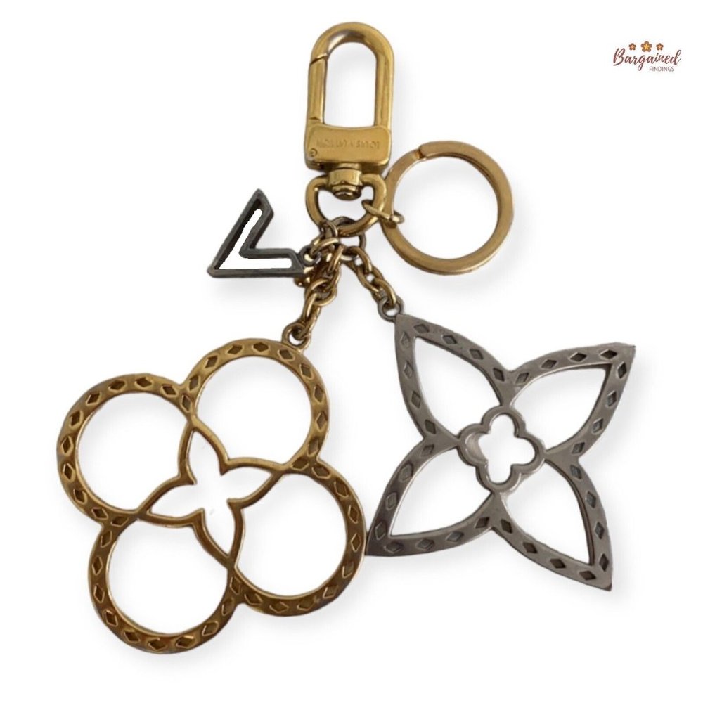 Authentic LOUIS VUITTON Goldtone Neo Tapage Key Holder And Bag Charm - EA0176